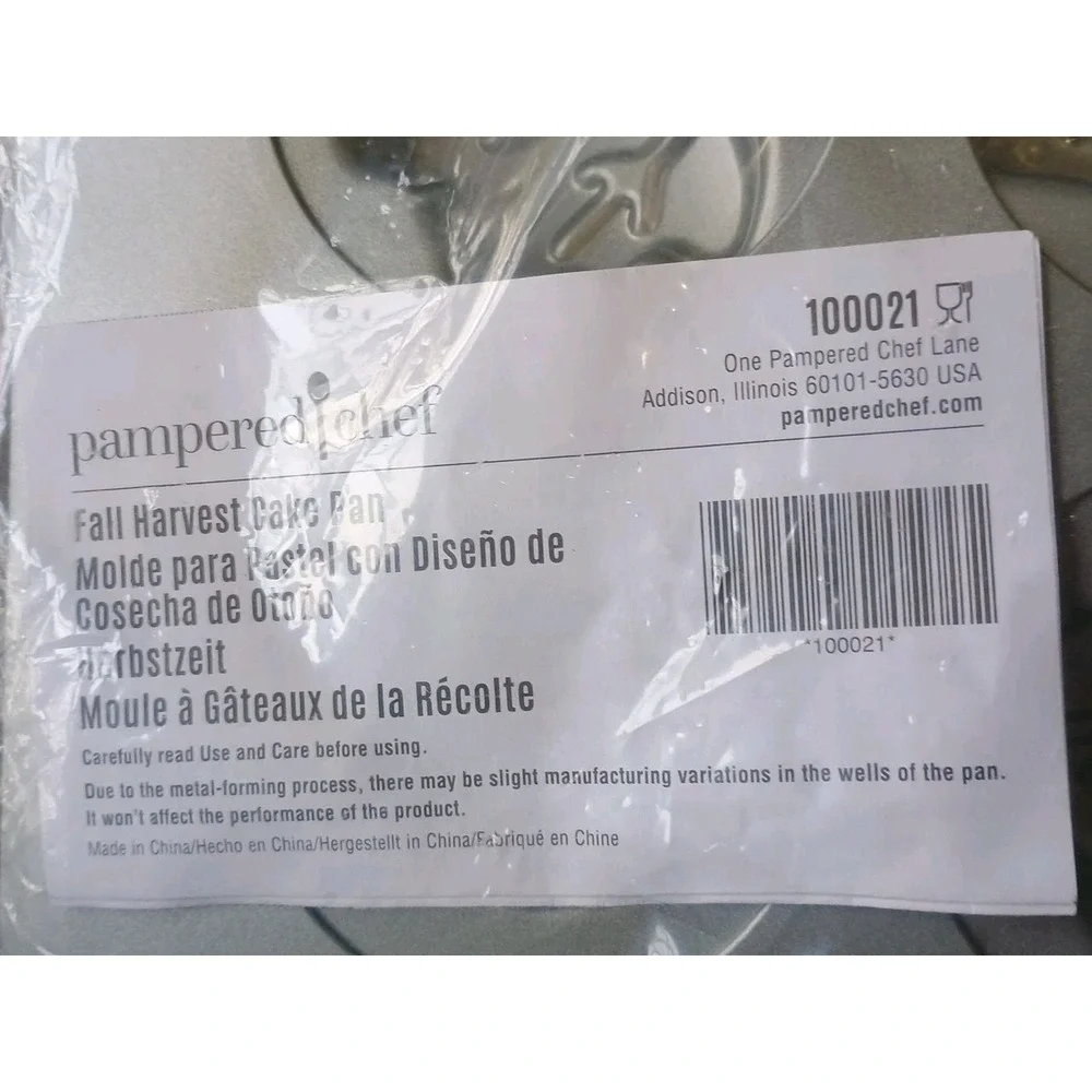 NEW Pampered‎ Chef - Fall Harvest Cake Muffin Pan #100021